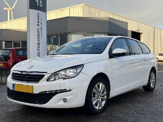 Vaurioauto  passenger cars Peugeot 308 SW 1.2 PureTech Allure 2015/1