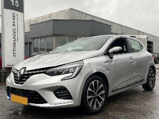 uszkodzony samochody osobowe Renault Clio 1.0 TCe Initiale Paris AUTOMAAT 2021/1