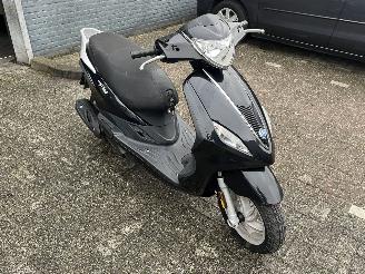 Piaggio  Fly picture 3