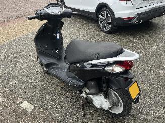 Piaggio  Fly picture 6