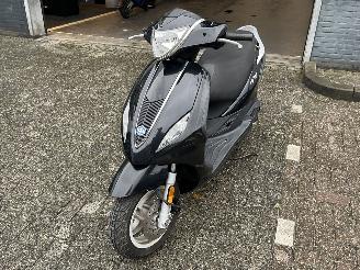 Piaggio  Fly picture 2