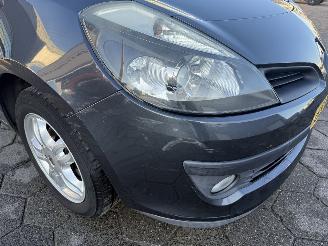 Renault Clio 1.4-16V Exception picture 4