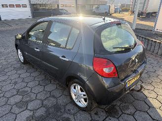 Renault Clio 1.4-16V Exception picture 7