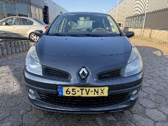 Renault Clio 1.4-16V Exception picture 2
