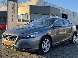 damaged passenger cars Volvo V-40 2.0 T2 R-Design 2015/1