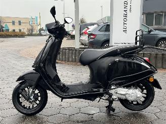 skadebil bromfiets Vespa  Sprint 2017/3