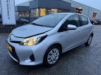 Damaged car Toyota Yaris 1.5 Full Hybrid Aspiration 2012/10