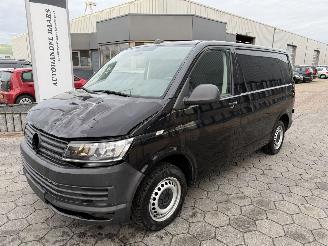 Vaurioauto  commercial vehicles Volkswagen Transporter 2.0 TDI L1H1 2020/11