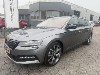 krockskadad bil auto Skoda Superb Combi 1.4 TSI iV Sportline Business 2023/12