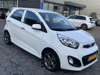 Kia Picanto 1.0 CVVT Design Edition picture 3
