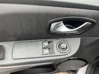 Renault Clio Estate 0.9 TCe Limited picture 14