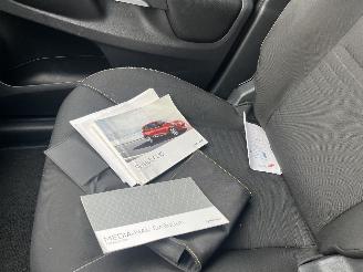 Renault Clio Estate 0.9 TCe Limited picture 18