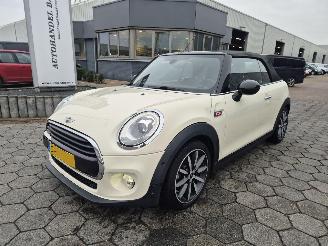 krockskadad bil auto Mini Cooper 1.5 Cabrio Cooper Chili Serious Business 2016/6