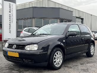 damaged passenger cars Volkswagen Golf 1.8-5V Highline 1998/6