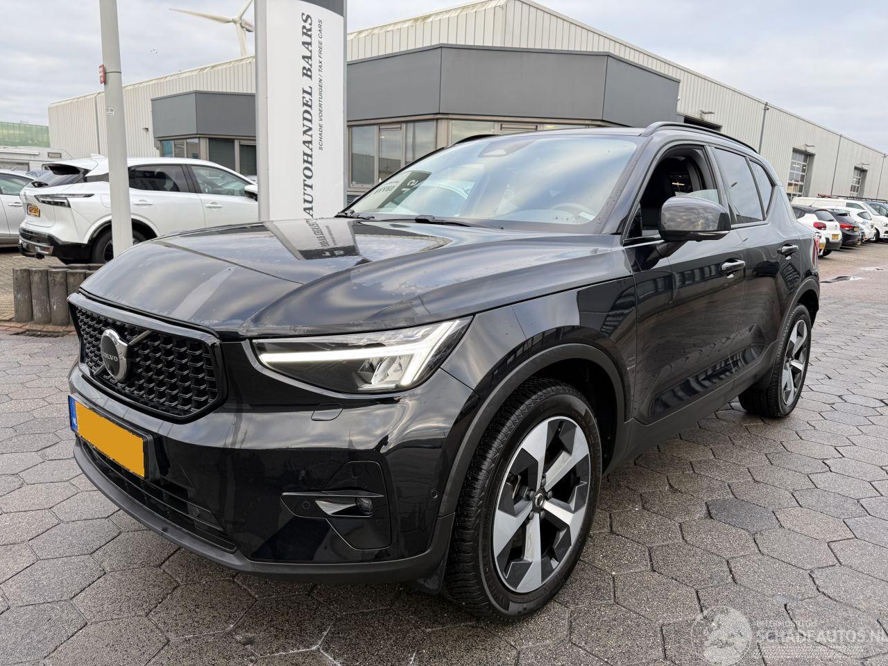 Volvo XC40 2.0 B4 Plus Dark