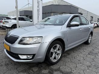 krockskadad bil auto Skoda Octavia 1.2 TSI Greentech Ambition Businessline 2013/7