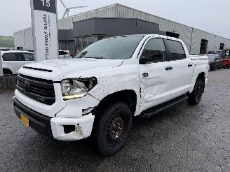 Vaurioauto  passenger cars Toyota Tundra 5.7 V8 Double Cab 2015/1