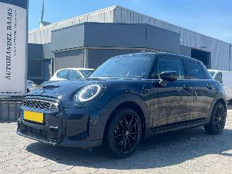 krockskadad bil auto Mini Cooper S 2.0 John Cooper Works 2021/3