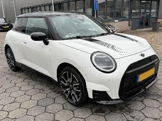 Mini Cooper SE John Cooper Works M 54.2 kWh picture 3