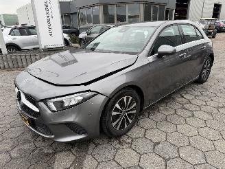 krockskadad bil auto Mercedes A-klasse 180 Business Solution AMG 2022/3