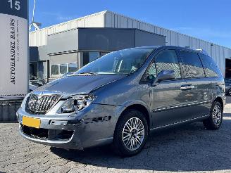 Vaurioauto  passenger cars Lancia Phedra 2.2 JTD Platino 2008/4