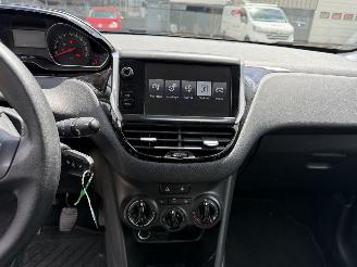 Peugeot 208  picture 19