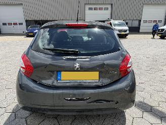 Peugeot 208  picture 5