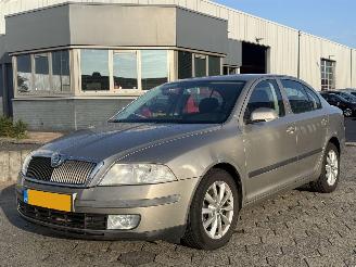 uszkodzony samochody osobowe Skoda Octavia 1.6 FSI Ambiente Attractive Business AUTOMAAT 2008/4