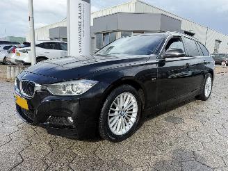 skadebil auto BMW 3-serie Touring 320i Upgrade Edition 2014/2