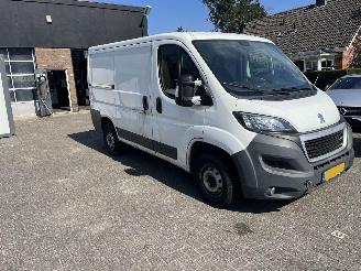 krockskadad bil bedrijf Peugeot Boxer 2.0 HDI L1H1 Premium Pack 2016/12