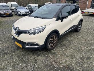 Vaurioauto  passenger cars Renault Captur 0.9 TCE DYNAMIQQUE. 2016/7