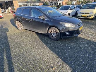 damaged passenger cars Ford Focus 1.6 Eco Sport. Titanium. 2013/6