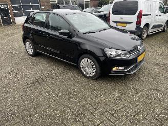 uszkodzony samochody osobowe Volkswagen Polo 1.4 TDI COMFORTLINE. ZWART. 2015/12