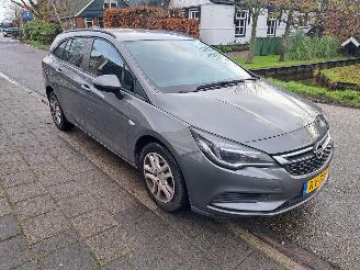 krockskadad bil auto Opel Astra SPORTS TOURER 1.0i online edition 2018/1
