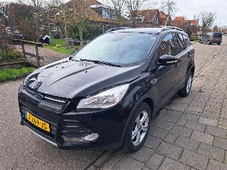 uszkodzony samochody osobowe Ford Kuga 1.5i titanium 2016/4