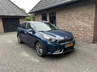 skadebil auto Kia Niro 1.6 GDI HYBRID EXECUTIVE LINE 2016/9