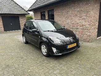 Vaurioauto  passenger cars Renault Twingo 1.2 16V DYNAMIQUE AUTOMAAT AIRCO 2010/3