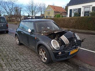 Coche siniestrado Mini One 1.6 16v 2002/4