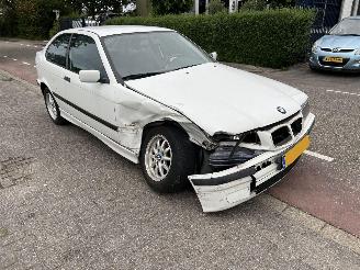 Démontage voiture BMW 3-serie 316i compact E36/5 2000/4
