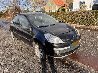 damaged passenger cars Renault Clio 1.4-16V 2006/11