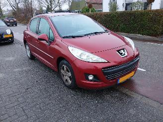 Vaurioauto  passenger cars Peugeot 207 1.4-16V VTi 2011/1