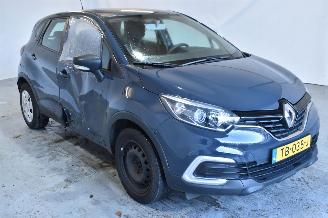 krockskadad bil auto Renault Captur 0.9 TCe Life 2018/7
