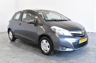 Damaged car Toyota Yaris 1.0 VVT-i Aspiration 2012/6