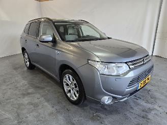 uszkodzony samochody osobowe Mitsubishi Outlander 2.0 PHEV Instyle 2013/11