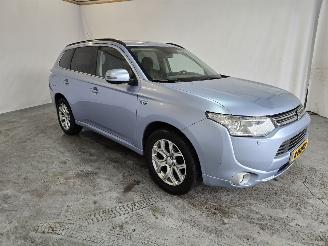 krockskadad bil auto Mitsubishi Outlander 2.0 PHEV Instyle+ 2015/1