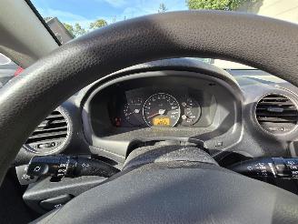 Kia Carens 2.0 CVVT X-tra picture 21