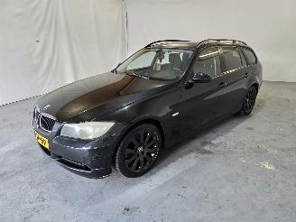 BMW 3-serie 320i Touring picture 3
