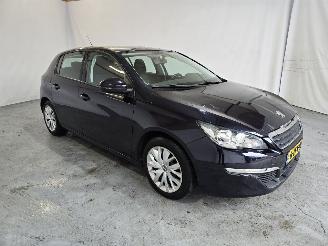 Schadeauto Peugeot 308 1.2 VTi Blue Lease 2014/2