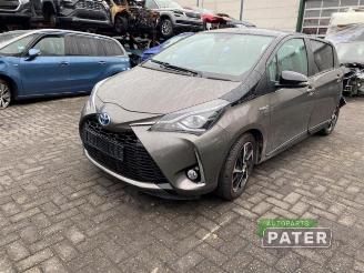 Salvage car Toyota Yaris Yaris III (P13), Hatchback, 2010 / 2020 1.5 16V Hybrid 2020/6