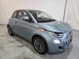 Schadeauto Fiat 500 RED 42 kWh 2021/12